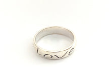 Load image into Gallery viewer, Wise word LOVE/AMOUR silver 925 ring
