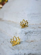 Load image into Gallery viewer, Simplicity silver 925 gold plated studs
